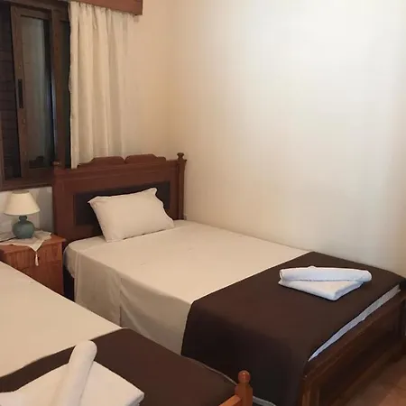 Small Sunny House פומוס