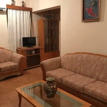 Small Sunny House Pomos