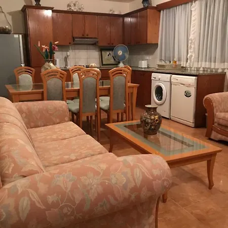 Small Sunny House * פומוס