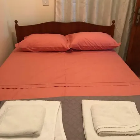 Small Sunny House בית נופש *